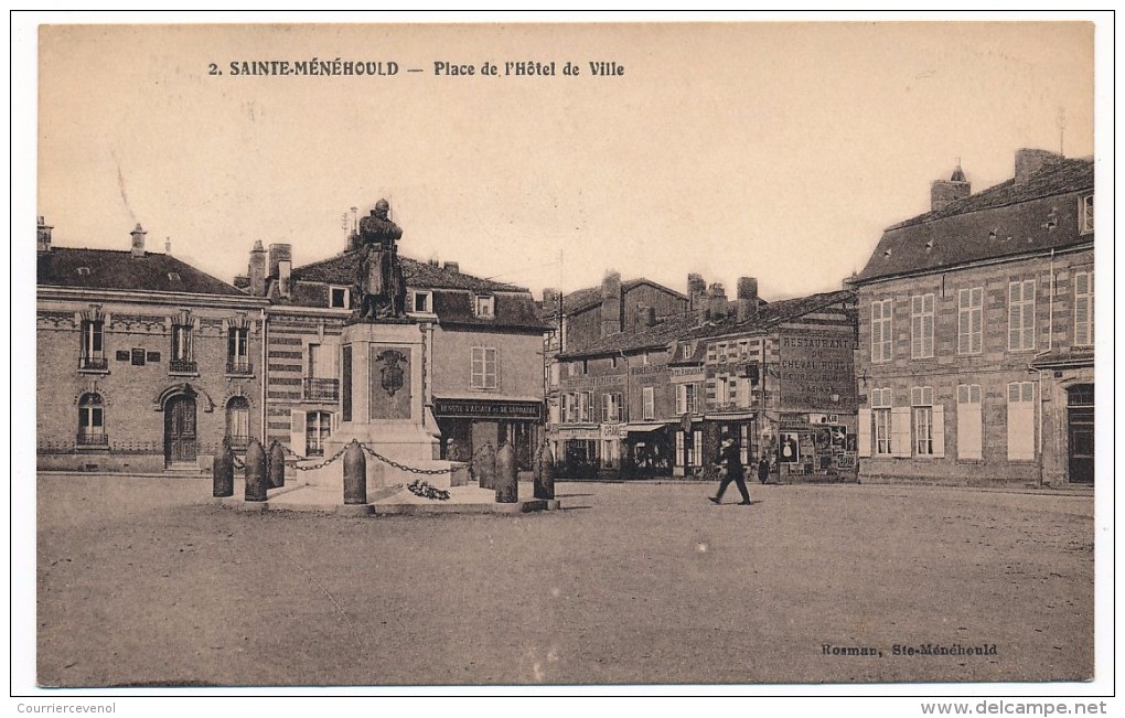 CPA - SAINTE-MENEHOULD (Marne) - Place De L'Hôtel De Ville - Sainte-Menehould