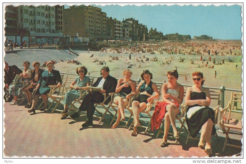 Ostende. Vue Sur La Plage. Oostende. Zicht Op Het Strand. Pin Ups. - Oostende