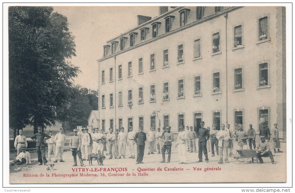 CPA - VITRY-LE-FRANÇOIS (Marne) - Quartier De Cavalerie - Vue Générale - Vitry-le-François