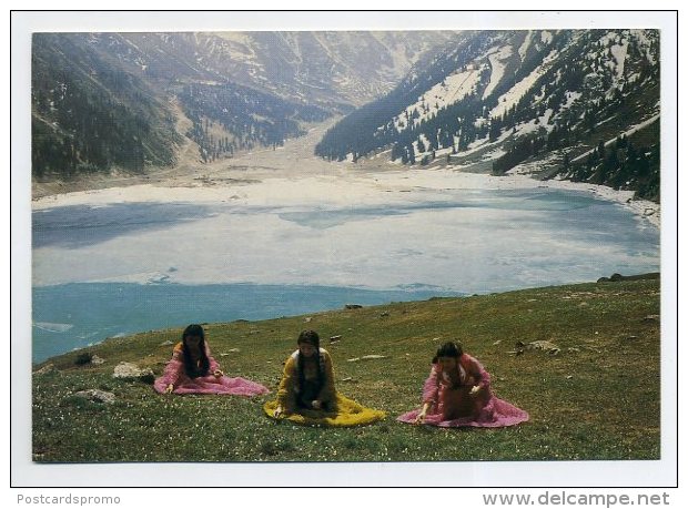 Alma Ata, Kazakhstan, USSR - Typical Women  ( 2 Scans ) - Kazakistan