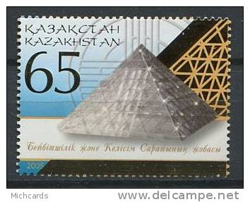 102 KAZAKHSTAN 2005 - Architecture Pyramide De Verre - Neuf Sans Charniere (Yvert 429) - Kazakhstan