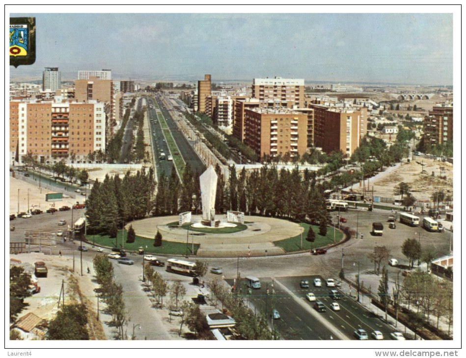 (677) Spain - Madrid Plaza Castilla Monument - Monuments