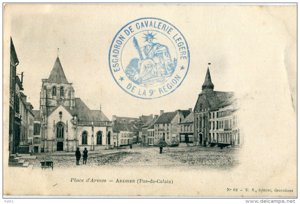 62 - Ardres : Place D' Armes + Cachet " Escadron De Cavalerie Légère De La 9 ème Région " - Ardres