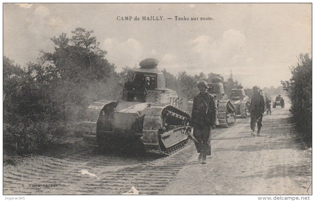 2 CPSM MILITARIA MATERIELS - Camp De Mailly : Canon De 155 M/m Court Schneider, Tanks Sur Route - Matériel