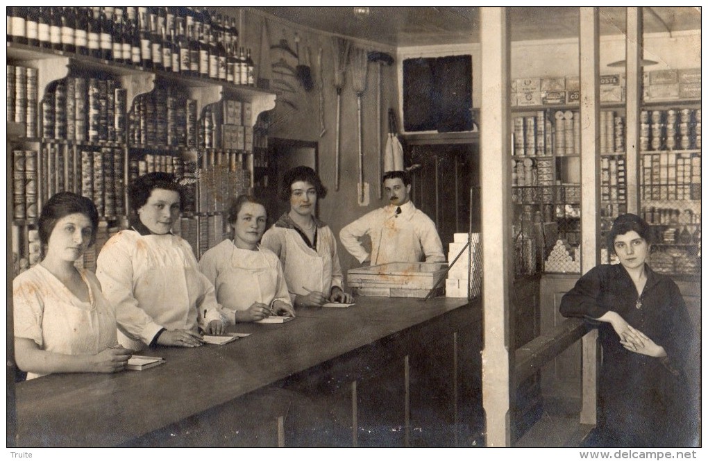 CLERMONT-FERRAND CARTE PHOTO INTERIEUR D'UNE EPICERIE RARE - Clermont Ferrand