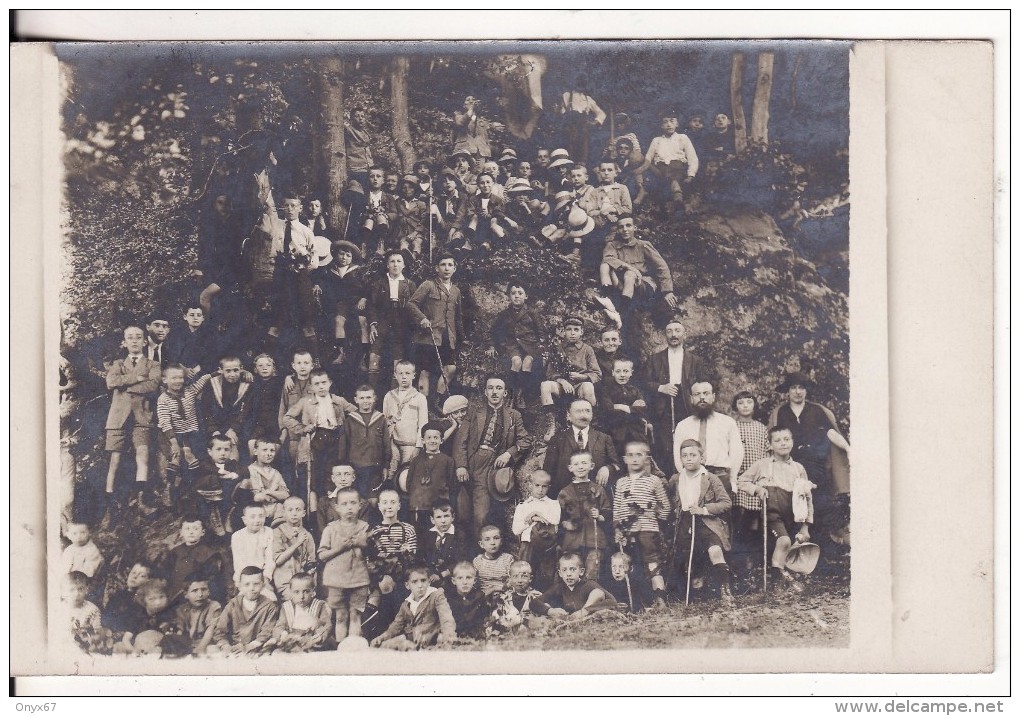 Carte Postale Photo Environs CHAMBERY Groupe ENFANTS-Promeneurs-Marche-Photo GRIMAL, Place Saint-Léger, CHAMBERY Savoie - Chambery