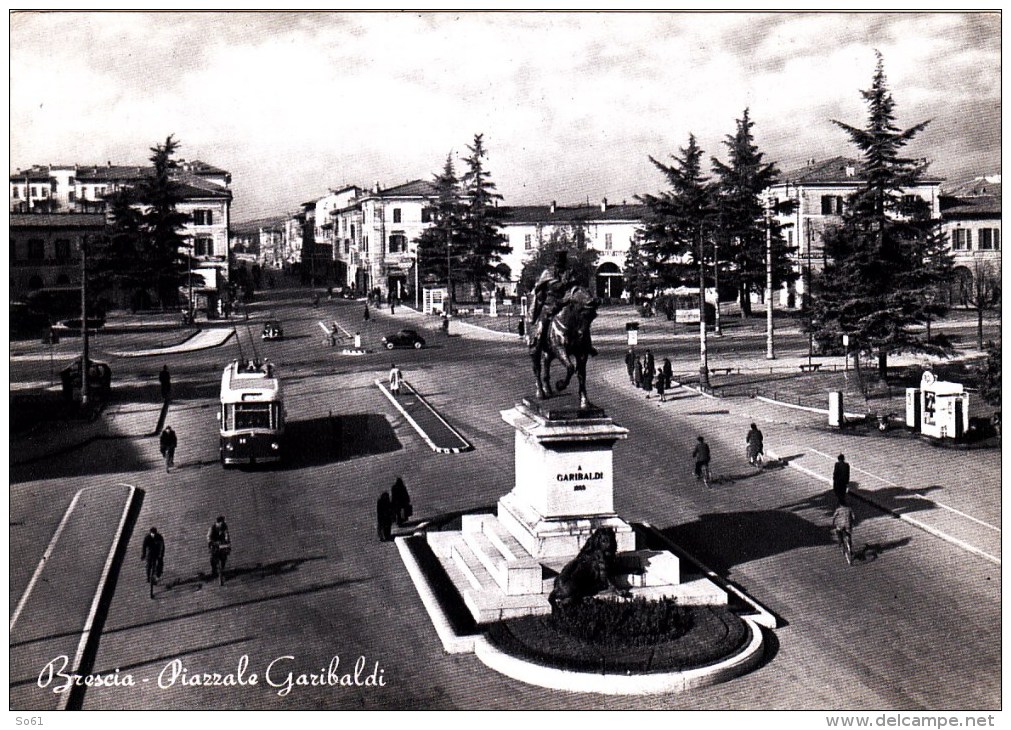 4463.   Brescia - Piazzale Garibaldi - 1958 - Auto - Car - Filobus - Tramvai - Distributore Api - Animata - Laigueglia - Brescia