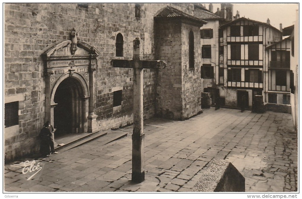 CIBOURNE Place De L'Eglise - Ciboure