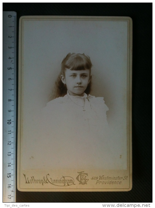 Photo De Cabinet Cdv - Jeune Fille Catholique, Lothrop &amp; Cunningham Providence Rhodes Island U.S.A. - Anciennes (Av. 1900)