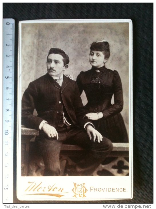 Photo De Cabinet Cdv - Jeune Couple Bourgeois, Morton Providence Rhodes Island U.S.A. - Ancianas (antes De 1900)