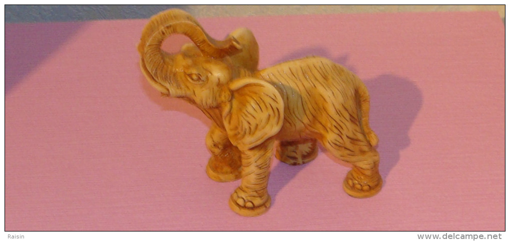 Eléphant Trompe Levée Résine 16 X 13 X 6 Cm BE - Animaux