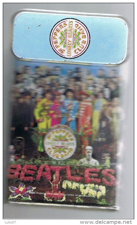 Boîte En Fer  Les BEATLES    9.5 Cm 6.5 Cm X2.5 Cm - Objets Dérivés