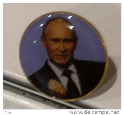 Vladimir Vladimirovitch Poutine, Vendu Au Pavillon Russe Expo Milano 2015,magnifique Pin Collector. Un Seul Disponible - Personnes Célèbres