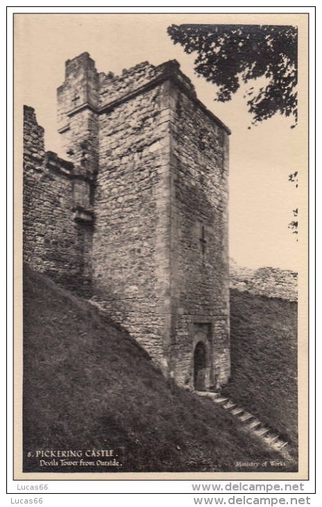 POSTCARD 1930 CIRCA - PICKERING CASTLE DEVILS TOWER FROM OUTSIDE - Other & Unclassified