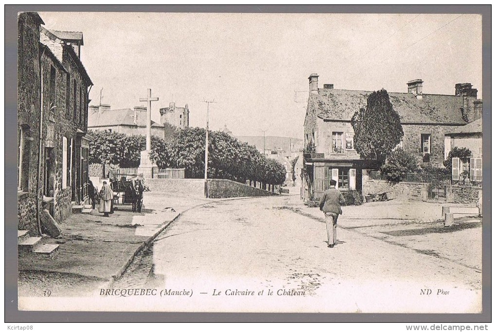 BRICQUEBEC . Le Calvaire Et Le Château . - Bricquebec