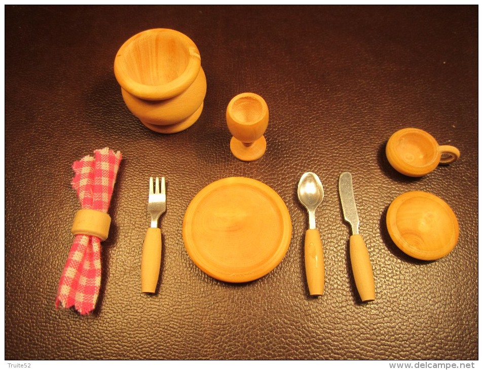 Dinette Miniature En Bois Rond De Serviette Couteau Fourchette Cuillere Assiettes Tasse Gamelle - Other & Unclassified