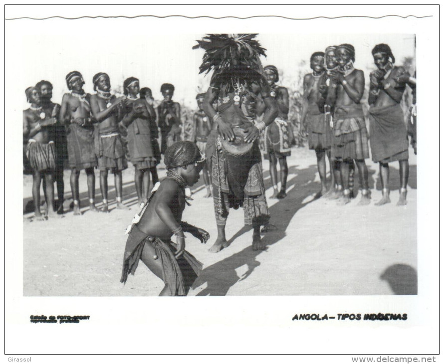 CPSM ANGOLA TIPOS INDIGENAS TYPES INDIGENES ETHNOLOGIE DANSE ? INITIATION ? ENFANT FEMMES AUX SEINS NUS N - Angola