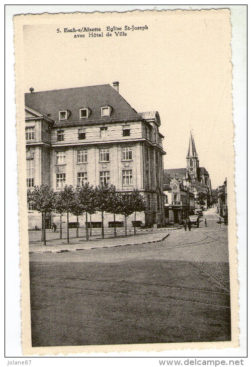 CPA    ESCH SUR ALZETTE  EGLISE SAINT JOSEPH        HOTEL DE VILLE - Esch-sur-Alzette