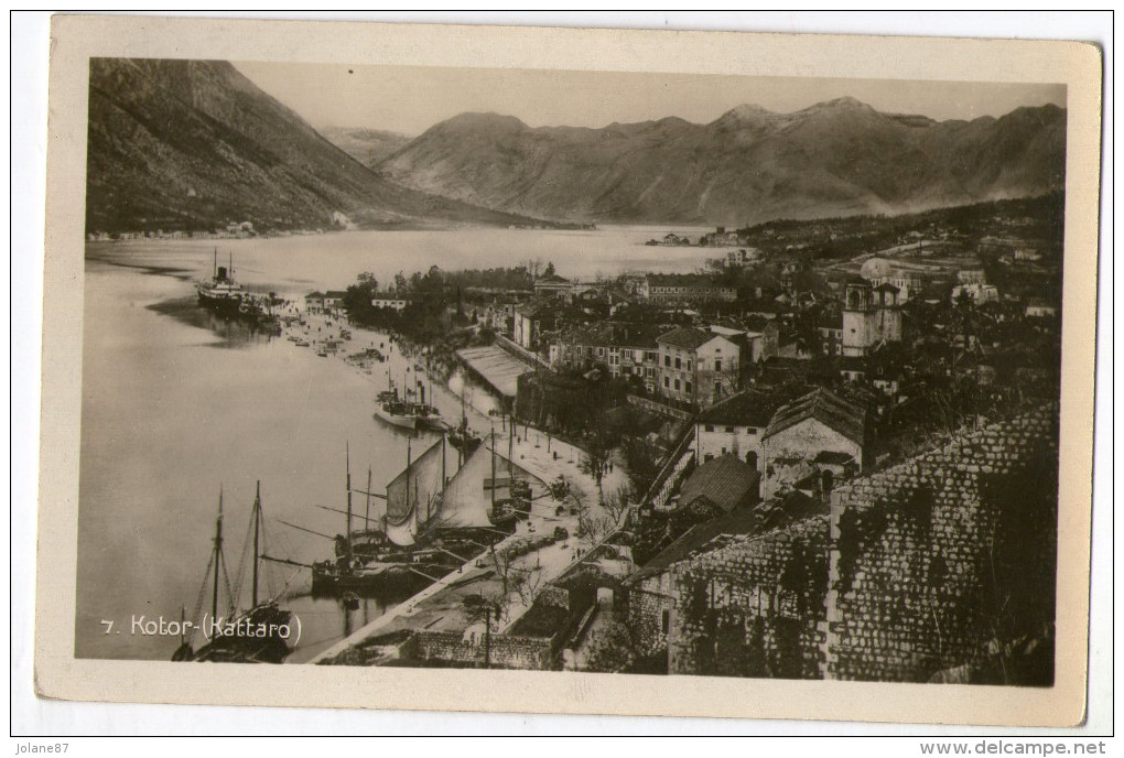 CPA   MONTENEGRO    KOTOR   KATTARO    VUE AERIENNE   VILLE  PORT   BATEAUX - Montenegro