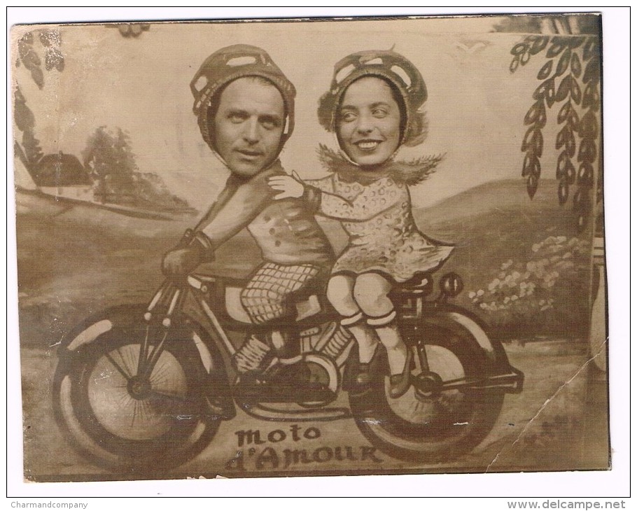 Carte Postale Coupée, Circulée En 1935, Moto D'Amour, Photo Montage Studio Surréalisme - 2 Scans - Motorbikes