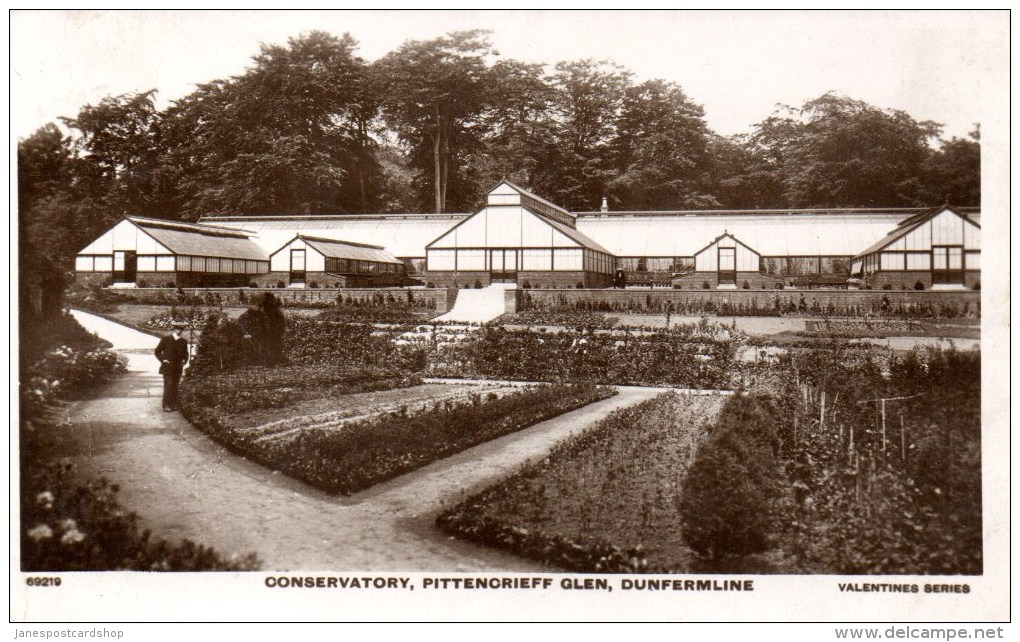 REAL PHOTOGRAPHIC POSTCARD THE CONSERVATORY - PITTENCRIEFF GLEN - DUNFERMLINE - FIFE - Fife