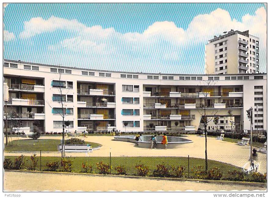 LORIENT 56 - Cité HLM De La Banane : Le Jardin - Jolie CPSM Dentelée Colorisée GF - Morbihan - Lorient