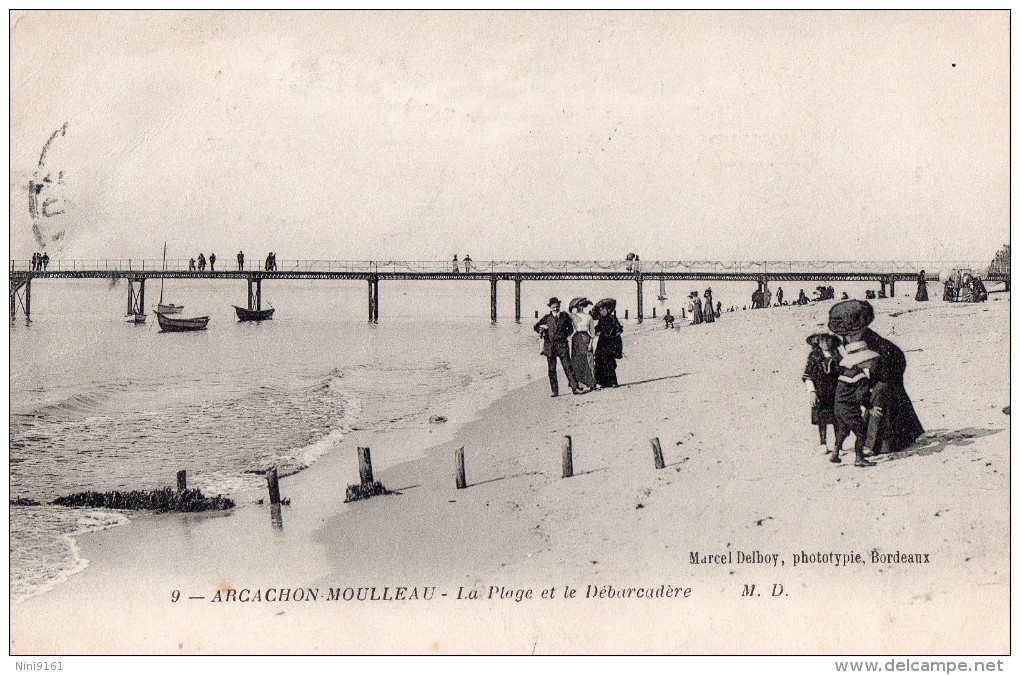 CPA  --  DPT 33  --  ARCACHON  MOULLEAU  --  LA  PLAGE  ET  LE  DEBARCADERE  --  ANIMEE  --   M.D...... - Arcachon