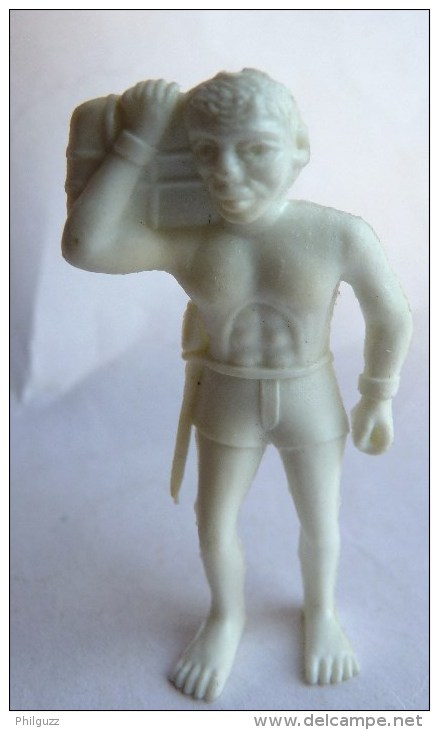 RARE FIGURINE PUBLICITAIRE PRIME DUNKIN ? - MONOCHROME Blanc TARZAN - PORTEUR CAISSE SUR L'EPAULE Blanc - Autres & Non Classés