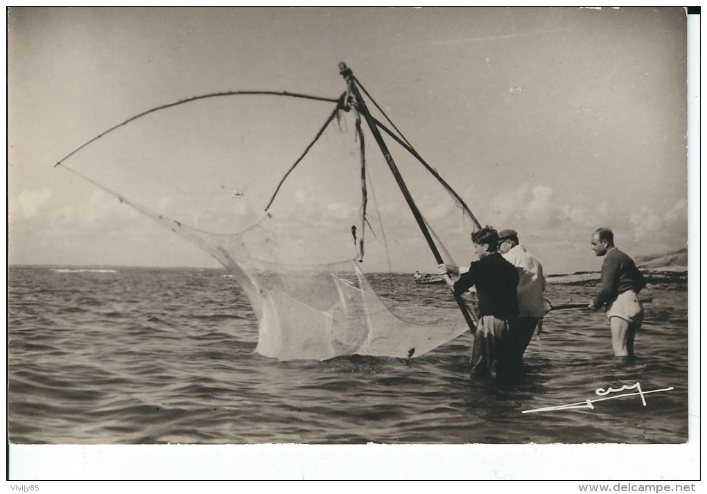 44 - LA  PLAINE  PREFAILLES - Belle Vue Animée D'une Partie De Pêche - La-Plaine-sur-Mer