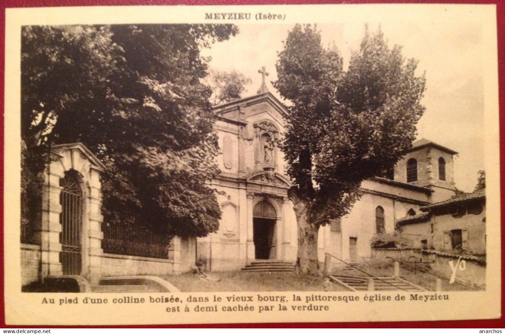 69 Rhone  Isere  MEYZIEU Eglise Au Pied D'une Colline Boisée - Meyzieu