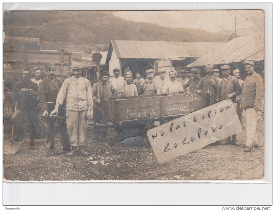 GUINES - Souvenir De Guines - Militaires Qui Posent En 1917  ( Carte-photo ) - Guines