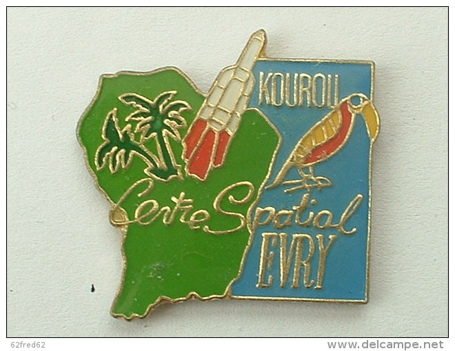 Pin´s CENTRE SPATIAL KOUROU - EVRY - Espacio