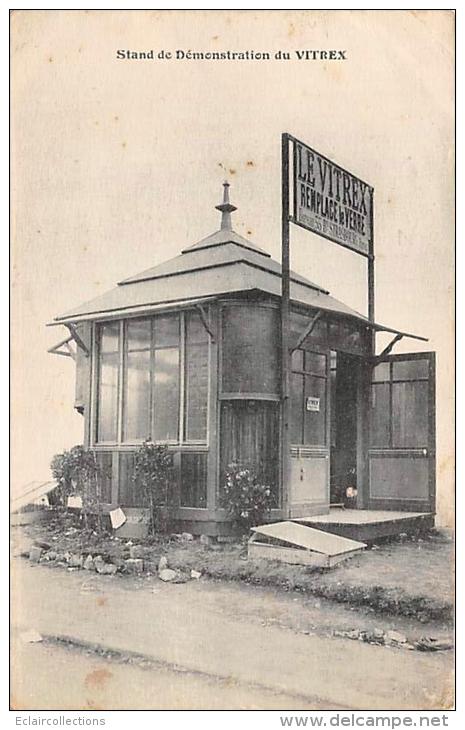 Paris     75010  .Stande De Démonstarion Du Vitrex Qui Remplace Le Verre. - Arrondissement: 10