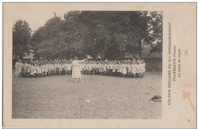 CPA 89 VILLEBLEVIN Colonie Scolaire De Paris XII° Arrondissement La Leçon De Chant - Villeblevin