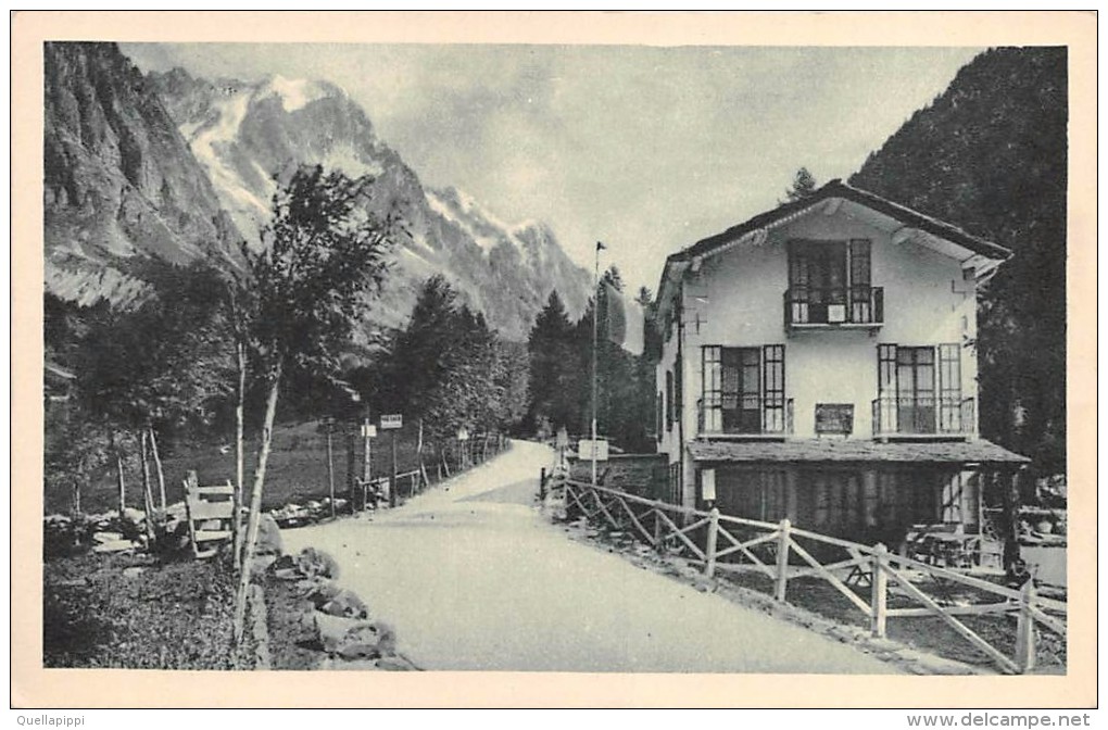 02860 "LA CASA DELL'ALPINISTA - ENTREVES - M. 1300 COURMAYEUR - MONTE BIANCO - CAI"  NEG. O. PALUMBO.  CART.  NON  SPED. - Altri & Non Classificati