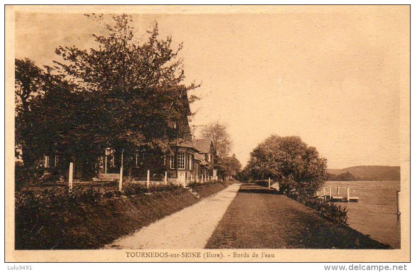 CPA- TOURNEDOS-sur-SEINE (27) - Vue Du Coin Du Bourg Et Des Bords De Seine Dans Les Années 30 - Aubevoye