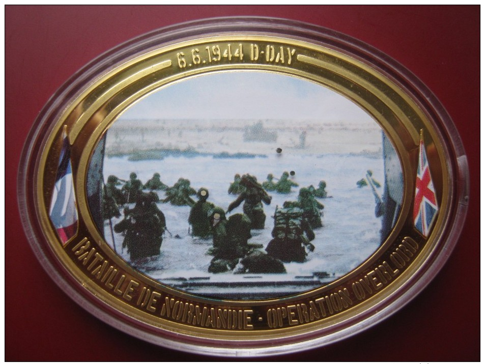 Gold-plated Medal D-Day 70th Anniversary Normandy Landing 1944 - 2014  85x62 Mm 100 Grammes - Autres & Non Classés