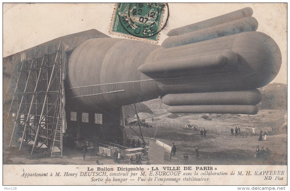 LE BALLON DIRIGEABLE " LA VILLE DE PARIS " - SORTIE DU HANGAR - VUE DE L'EMPENNAGE STABILISATEUR - Dirigibili