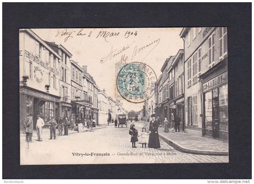 Vitry Le Francois (51) - Grande Rue De Vaux Vue à Droite ( Animée Galeries Reunies De L'Est G. Marlin) - Vitry-le-François