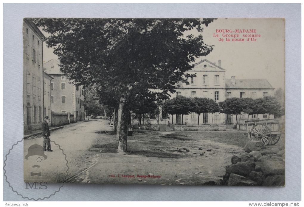 Old France Postcard - Bourg Madame - Le Groupe Scolaire De La Route D´Ur - Animé - Otros & Sin Clasificación