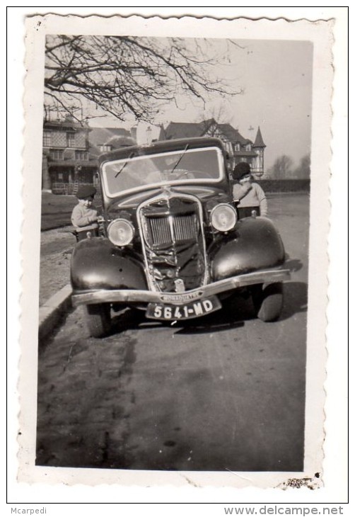 < Automobile Auto Voiture Car >> Belle Photo Originale 6 X 9 Renault Monaquatre, 2 Garçons Boys - Cars