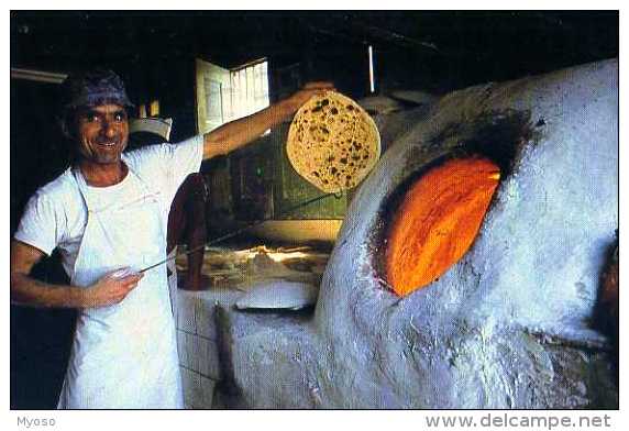 BAHRAIN The Baker At His Oven Photo Peter Wilson, Boulanger, Four - Bahrain