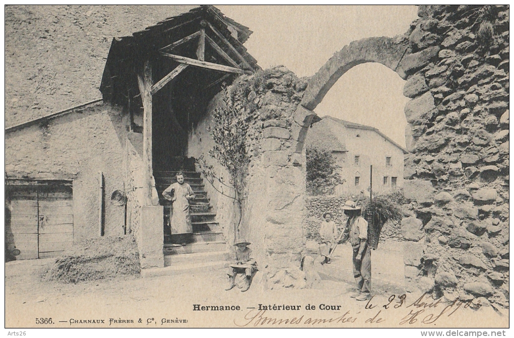 Hermance - Suisse - Intérieur De Cour - Hermance