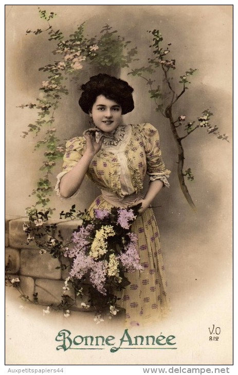 CPA Bonne Année Femme De 1913 - V.O. 812 - Mode Et Lilas - - Neujahr