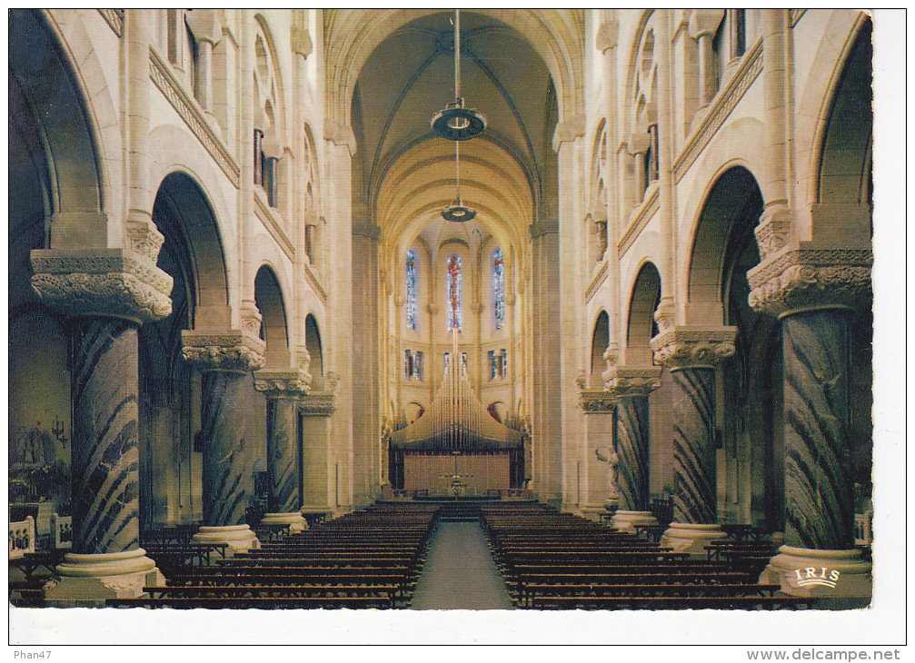 LOURDES (65-Hautes Pyrénées), Eglise Paroissiale Du Sacré-Coeur, Choeur Et Autel, Orgue, Ed. Iris A. Doucet 1970 Environ - Lourdes