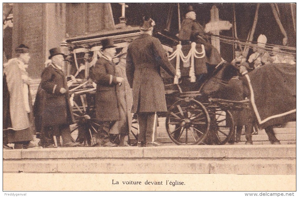 FUNERAILLES DU ROI ALBERT VOITURE DEVANT L'EGLISE - Funérailles