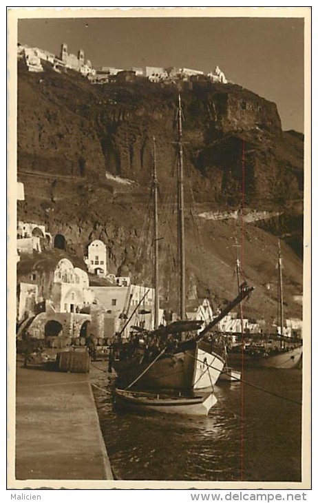 - Ref K 516 - Grece - Santorin - Carte Photo - Le Port Et Vue Phira -  Dimensions  Env. 13.5 Cmx 8.5 Cm  - - Grèce