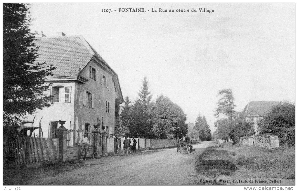 FONTAINE --Rue Au Centre Du Village - Fontaine