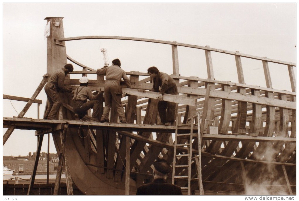 PHOTOGRAPHIE 15/10 CM Du Bateau LE RENARD Lors De Sa Construction à SAINT MALO - Bateaux