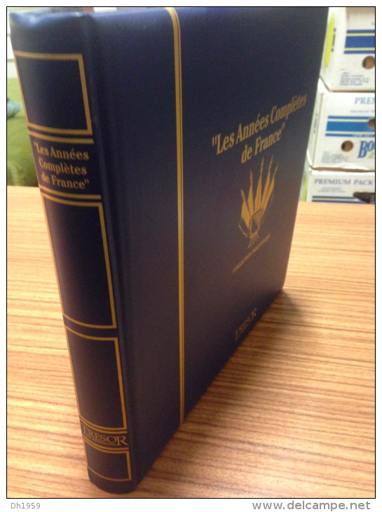 OCCASION FRANCE " LES ANNEES COMPLETES DE FRANCE " TRESOR DU PATRIMOINE !!!  1 RELIURE BLEU  + Env. 48 FEUILLES A BANDES - Binders With Pages